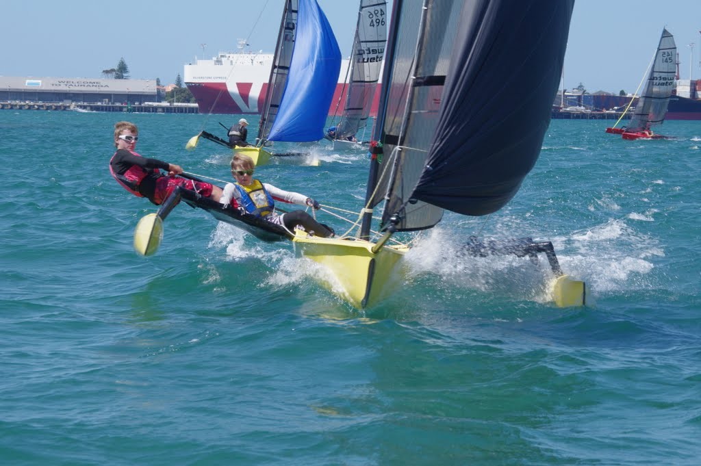 Trent Rippey and Zak Merton from TYPBC power up - Murray de Lues - 2010 Ronstan NZ Weta National Championship © Various Various